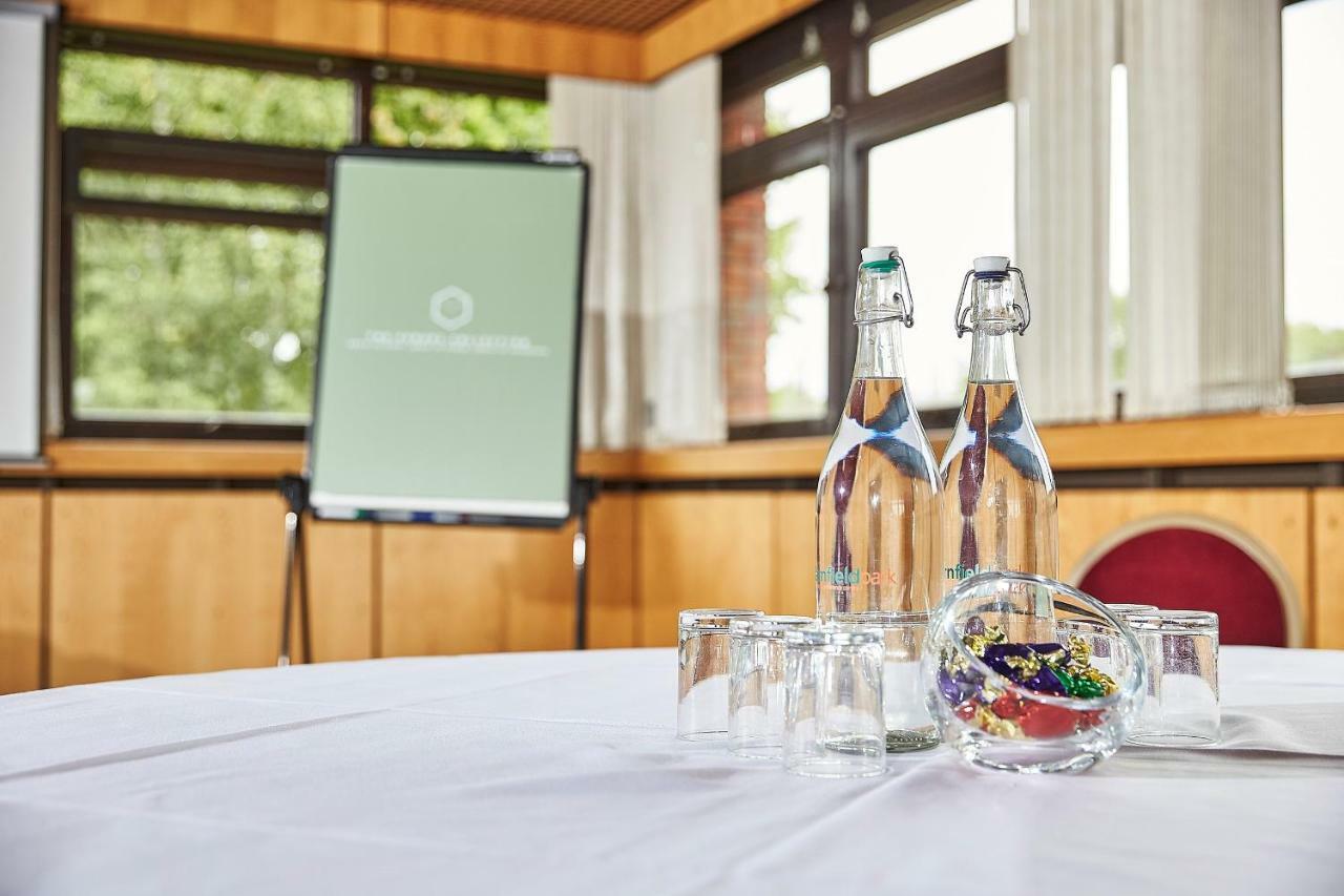 Hotel Yarnfield Park Training And Conference Centre Stone  Esterno foto