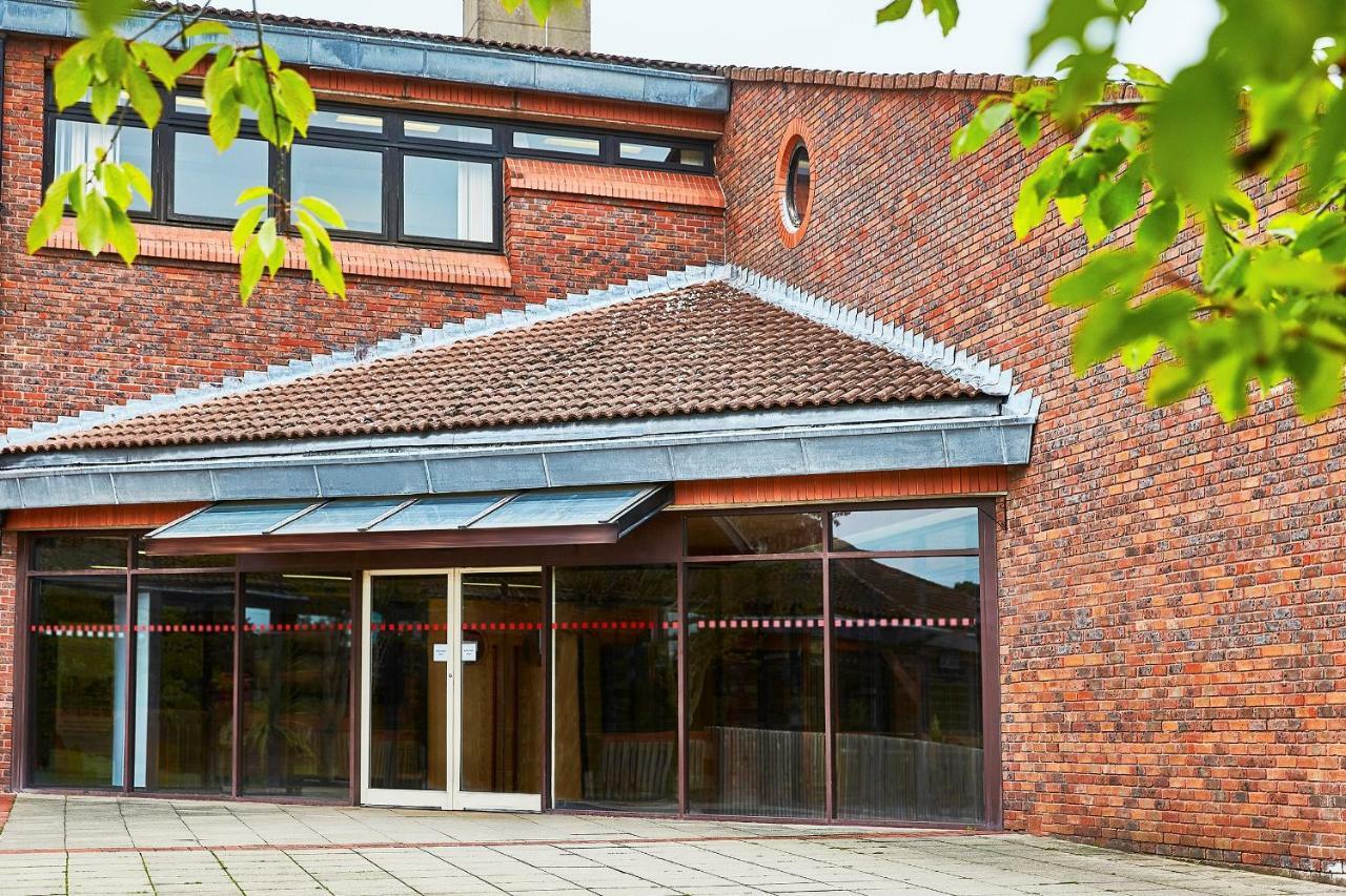 Hotel Yarnfield Park Training And Conference Centre Stone  Esterno foto
