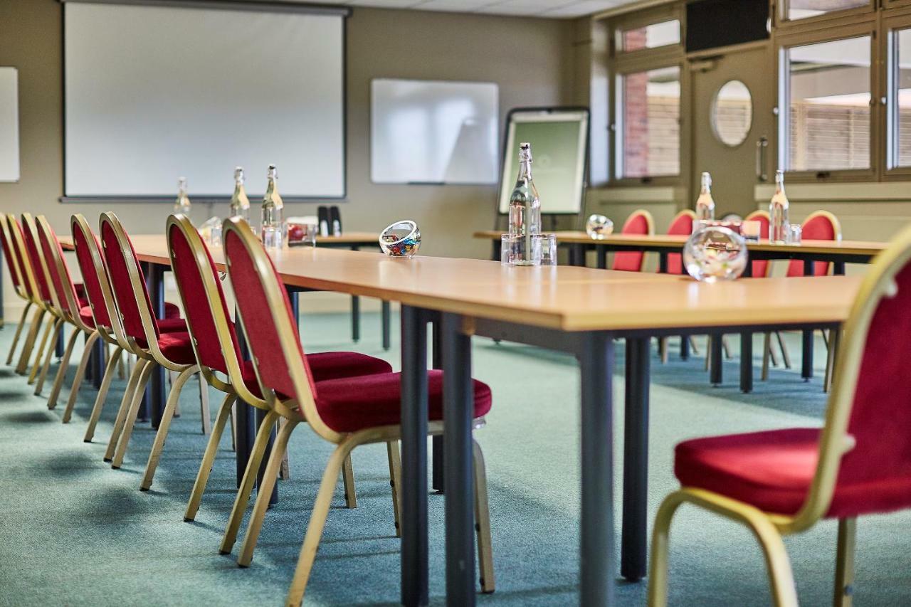 Hotel Yarnfield Park Training And Conference Centre Stone  Esterno foto
