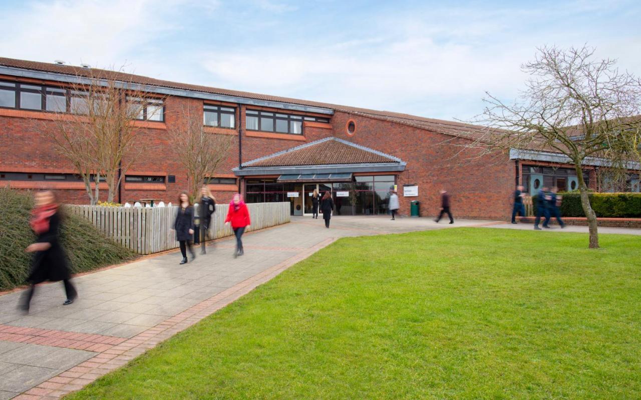 Hotel Yarnfield Park Training And Conference Centre Stone  Esterno foto